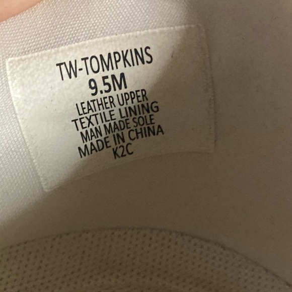 👟Le TIGRE Tompkins Sneaker - Women's Size: 9.5 Color : White - Picture 11 of 12